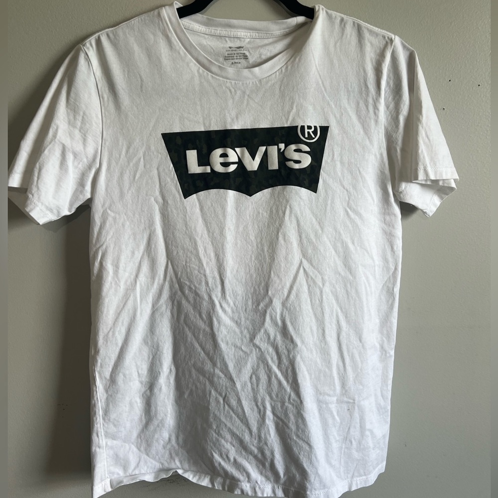 Levi’s Tshirt with Camo Logo